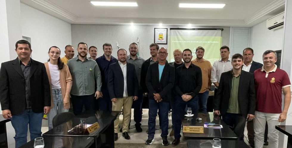 Câmara Recebe Marcelo Meneguelli que apesentou o Programa Reflorestar