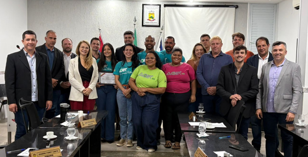 Câmara homenageia Maria Fernanda Fernandes pelos relevantes trabalhos voluntários prestados à sociedade brasileira